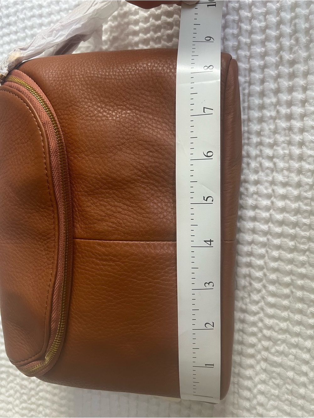 HOBO Fern Large Belt Bag
Pebbled Leather WARM HONEY Belt Bag with Tassel Zips - Picture 8 of 14